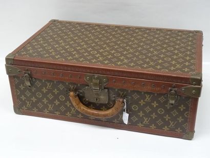 Valise de la maison Vuitton en toile huilée...