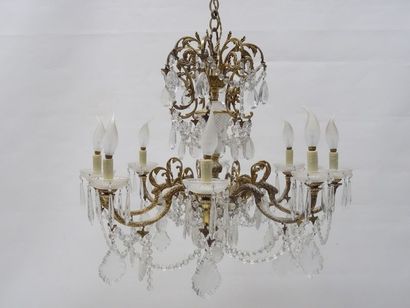 Lustre à pampilles et perlages éclairant...