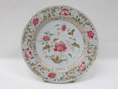 Compagnie des Indes, grand plat en porcelaine...