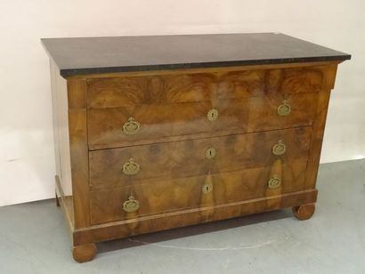 Commode en acajou et placage ouvrant à 4...