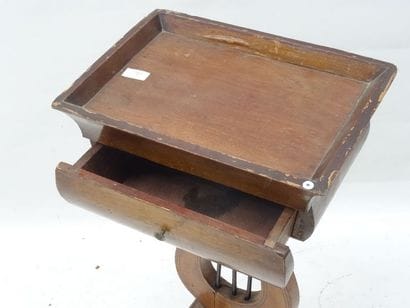 Petite table à plateau cuvette en acajou...