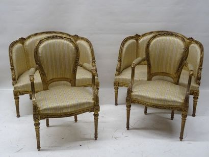 Mobilier de salon en bois doré et sculpté...