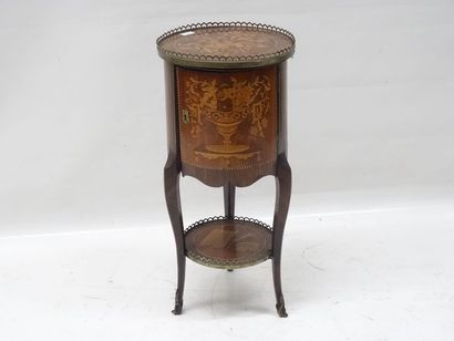 Table tambour en bois de placage et marqueterie...