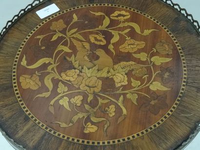 Table tambour en bois de placage et marqueterie...