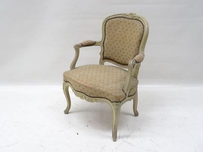 Fauteuil en cabriolet en bois sculpté et...