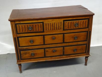 Commode en bois de placage et marqueterie...