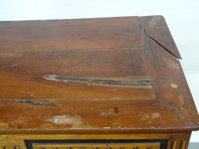 Commode en bois de placage et marqueterie...