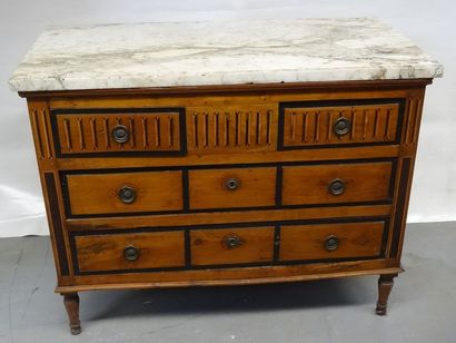 Commode en bois de placage et marqueterie...