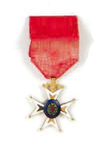 Croix de l'Ordre du Mérite militaire en or,...