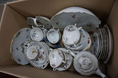 Tea and dessert sets in Limoges porcelain...
