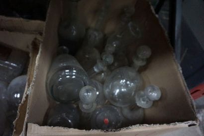 Glass and crystal set including flasks, carafes,...