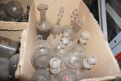 Glass and crystal set including flasks, carafes,...