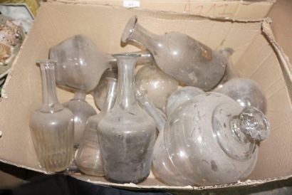 Glass and crystal set including flasks, carafes,...