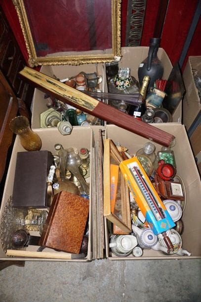 Important set of knick-knacks including desk...