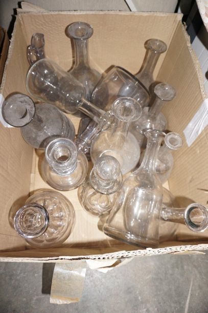 Glass serving part comprising water glasses,...