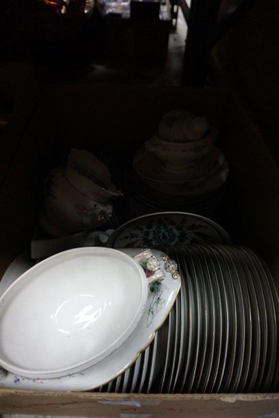 Porcelain dinner service, earthenware plates,...