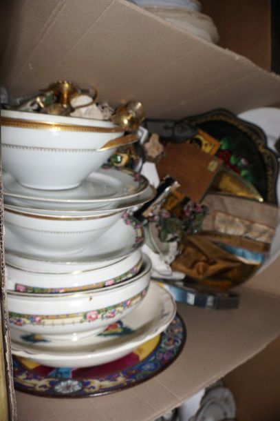 Porcelain dinner service, earthenware plates,...