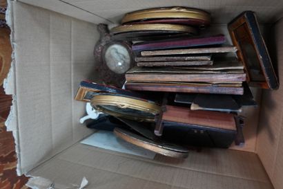 Ensemble d'objets de vitrine, comprenant...