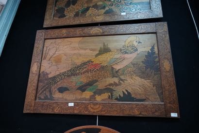 Deux grands panneaux rectangulaires en bois...