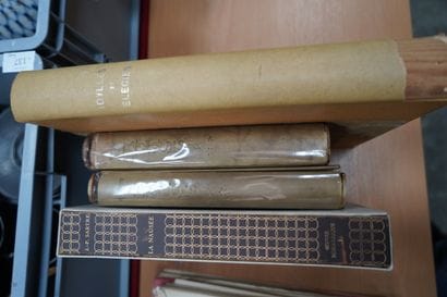 Réunion de livres brochés, certains illustrés...