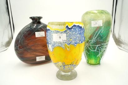 MOCKBA, Vase de forme ovoïde sur piédouche...