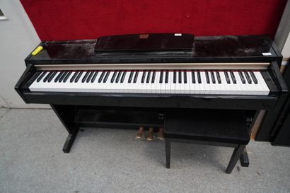 YAMAHA, Piano droit, modèle Clavinova. On...