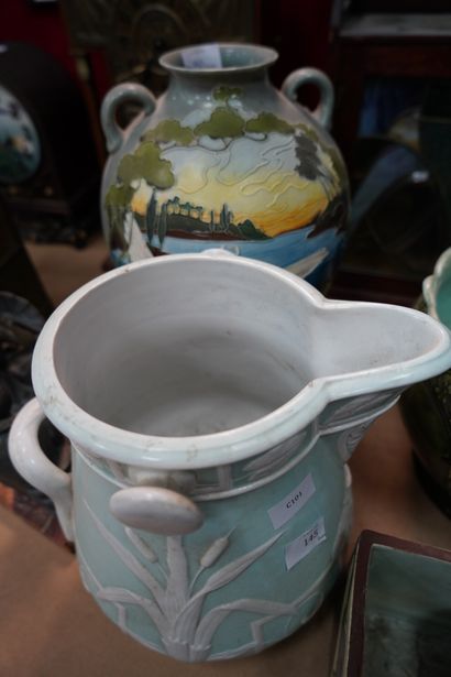 Deux cache-pots rectangulaires en céramique...