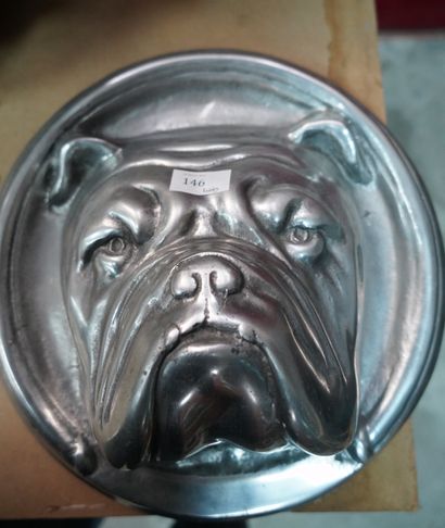 Ecole moderne, le bouledogue, relief circulaire...