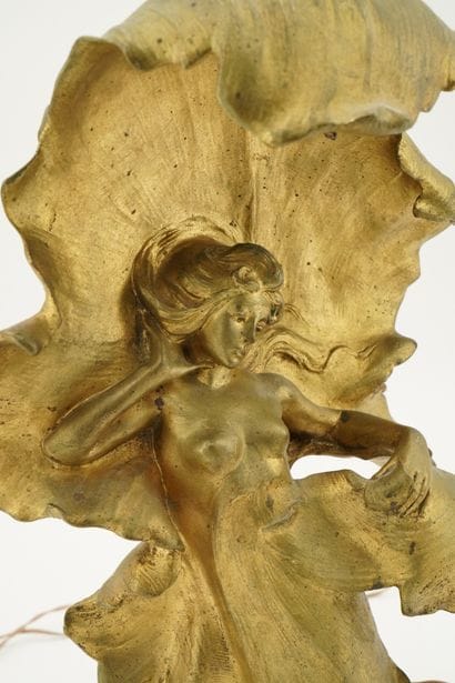 H. LEVASSEUR, Femme lovée dans un élément...