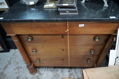 Commode placage acajou ouvrant par quatre...