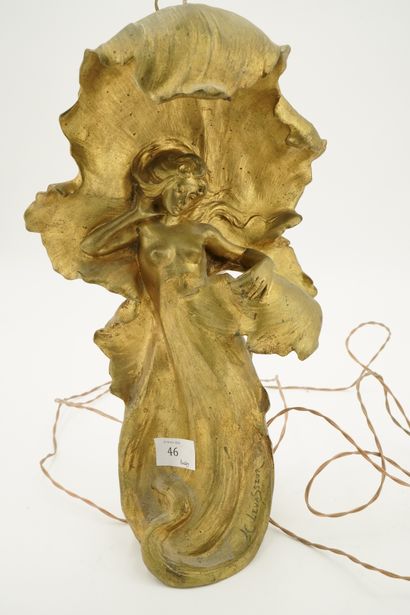 H. LEVASSEUR, Femme lovée dans un élément...