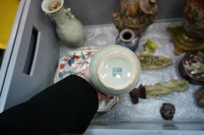 Réunion de porcelaines chinoises dont : paire...