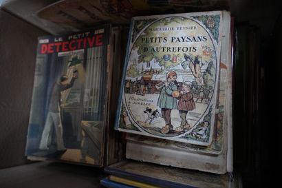 Réunion de livres et de revues d'enfants...