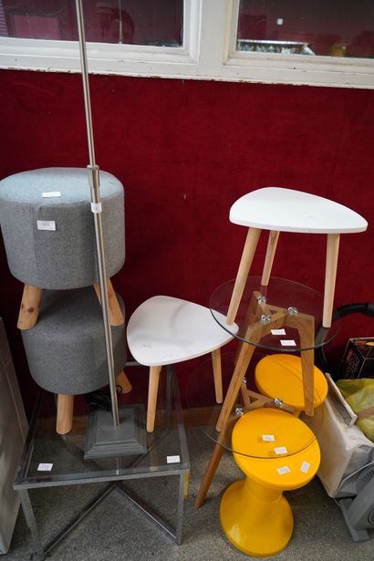 *Ensemble de tabourets, et tables basses,...