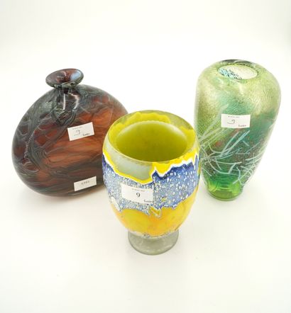 MOCKBA, Vase de forme ovoïde sur piédouche...
