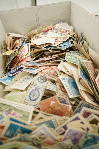 Deux classeurs de timbres neufs tous pays,...