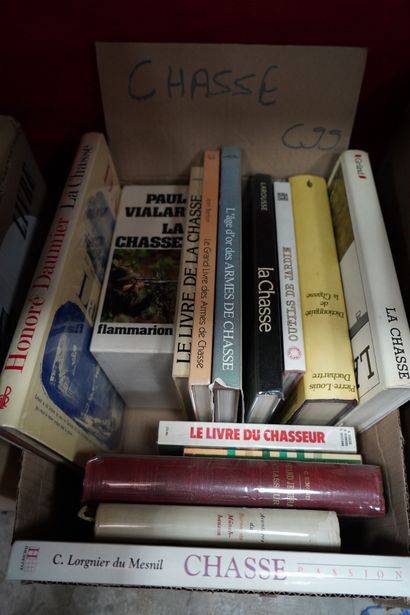 Réunion de volumes sur la chasse, la pêche...