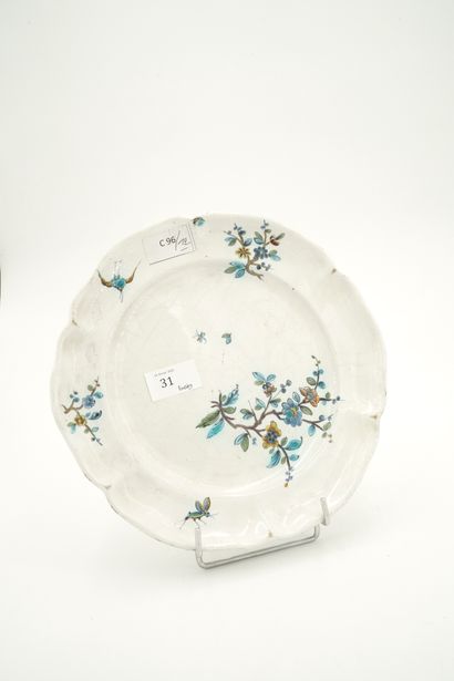 Strasbourg. Assiette en faïence polychrome...