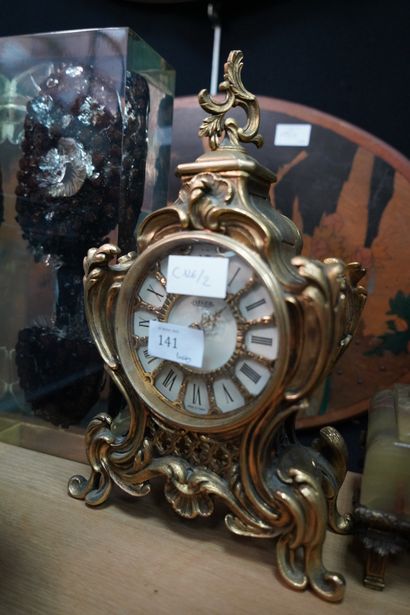 Pendule de cheminée en bronze doré, style...