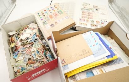 Deux classeurs de timbres neufs tous pays,...