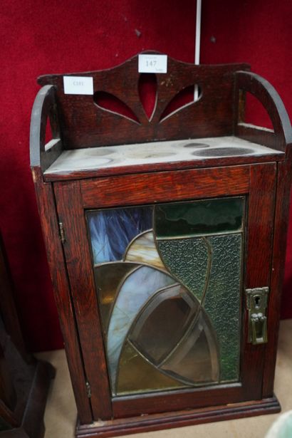 Petit meuble d'applique en bois vernis à...