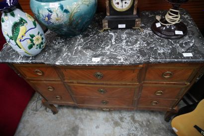 * Commode à ressaut en bois de placage marqueté,...