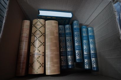 * Ensemble de volumes reliés et modernes,...
