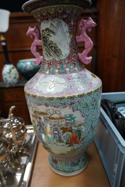 Important vase chinois à décor émaillé dans...