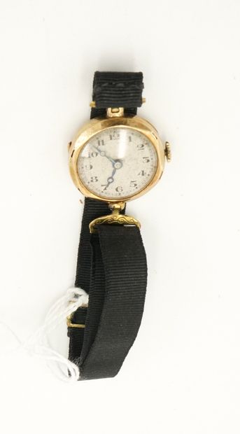 Montre bracelet de dame, le boîtier circulaire...