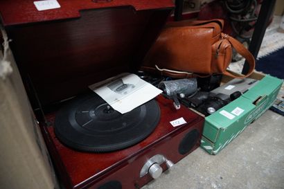 Ensemble de disques vinyles, tourne-disque...