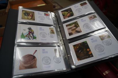 Fort lot de timbres et enveloppes premier...