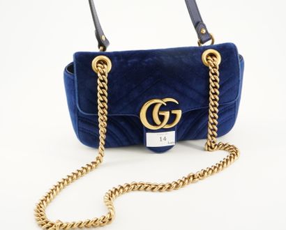 GUCCI, sac à main modèle MARMONT en velours...