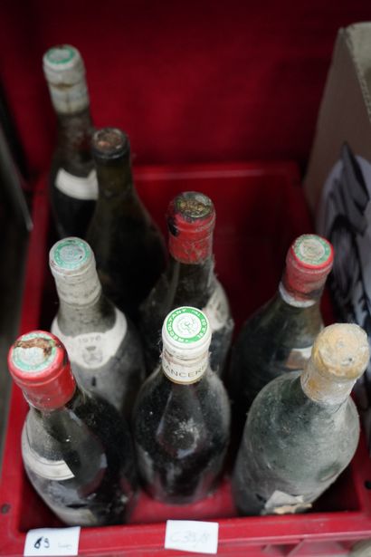 Réunion de 37 bouteilles de vin millésimes...