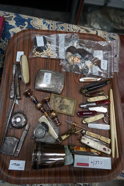 Réunion d'objets de vitrine argent ou métal...